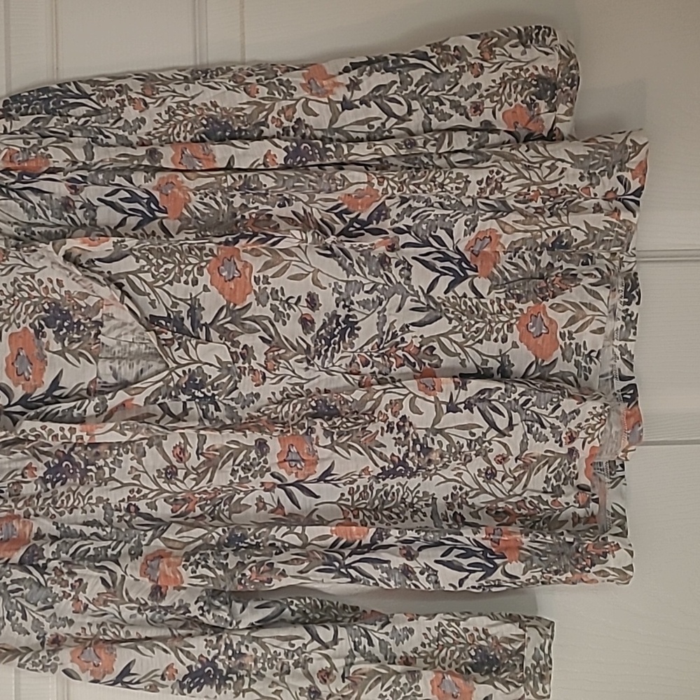 Lucky Brand xs 3/4 sleeve t-shirt, white with floral pattern
